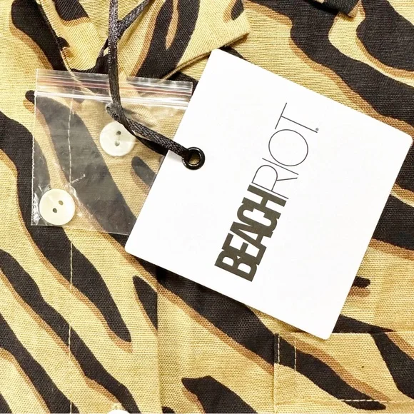 LAST CHANCE! DELETING TONIGHT! 
BEACH RIOT Zebra Button-Up Shirt Small NWT NEW - Picture 7 of 8